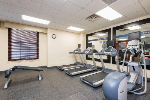 Hampton Inn Indianapolis Downtown Across from Circle Centre - image 11