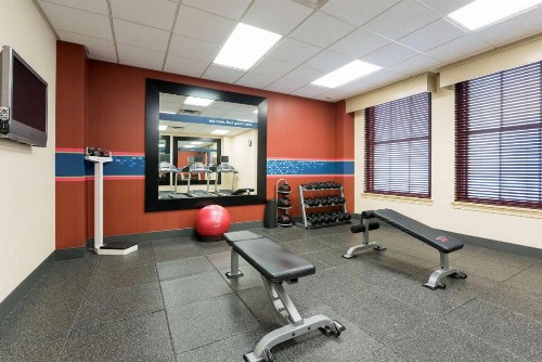 Hampton Inn Indianapolis Downtown Across from Circle Centre - image 12