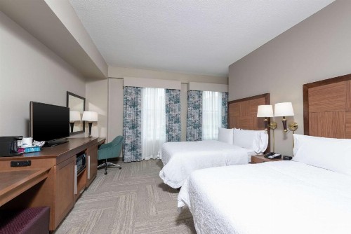 Hampton Inn Indianapolis Downtown Across from Circle Centre - image 13