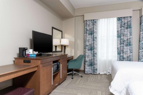 Hampton Inn Indianapolis Downtown Across from Circle Centre - image 14