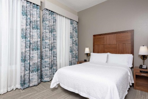 Hampton Inn Indianapolis Downtown Across from Circle Centre - image 18