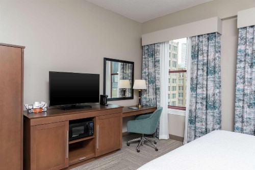 Hampton Inn Indianapolis Downtown Across from Circle Centre - image 28