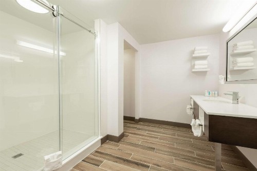 Hampton Inn Indianapolis Downtown Across from Circle Centre - image 31