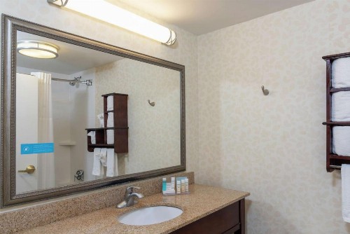Hampton Inn Indianapolis Downtown Across from Circle Centre - image 34