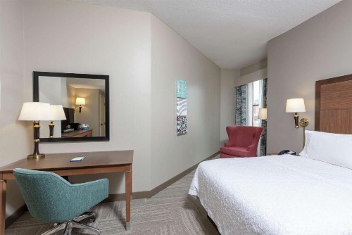 Hampton Inn Indianapolis Downtown Across from Circle Centre - image 40