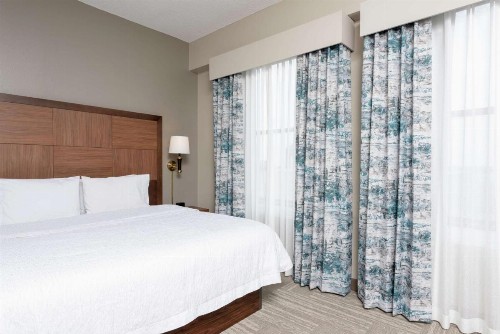 Hampton Inn Indianapolis Downtown Across from Circle Centre - image 41
