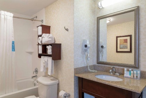 Hampton Inn Indianapolis Downtown Across from Circle Centre - image 42