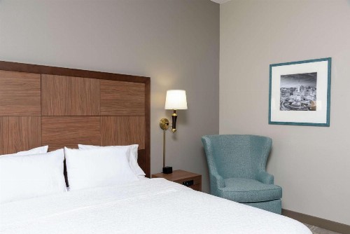 Hampton Inn Indianapolis Downtown Across from Circle Centre - image 43