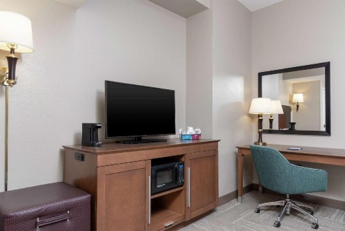Hampton Inn Indianapolis Downtown Across from Circle Centre - image 45