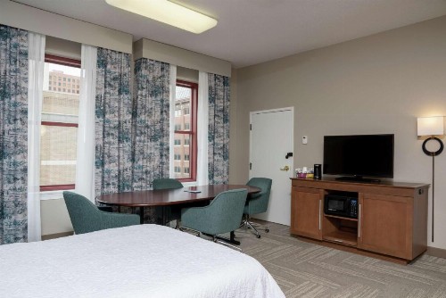 Hampton Inn Indianapolis Downtown Across from Circle Centre - image 46