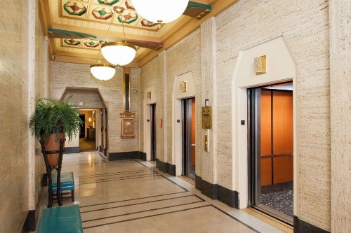 Hampton Inn Indianapolis Downtown Across from Circle Centre - image 5