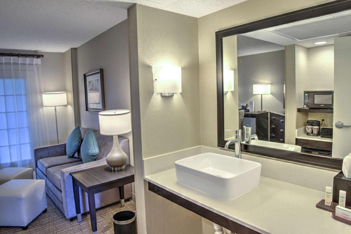 Embassy Suites Indianapolis North - image 3