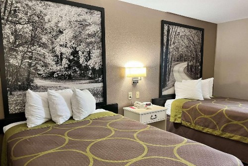 Super 8 by Wyndham Indianapolis Emerson - image 13