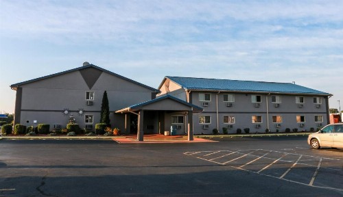Super 8 by Wyndham Indianapolis Emerson - image 16