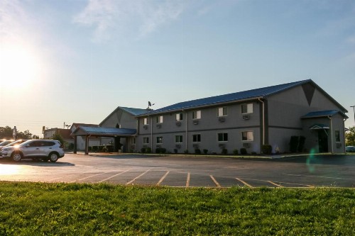 Super 8 by Wyndham Indianapolis Emerson - image 17