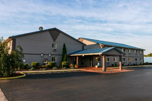 Super 8 by Wyndham Indianapolis Emerson - image 18