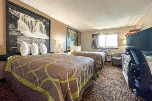 Super 8 by Wyndham Indianapolis Emerson - image 22