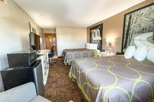 Super 8 by Wyndham Indianapolis Emerson - image 23
