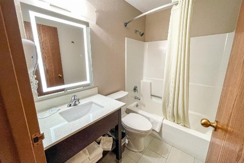 Super 8 by Wyndham Indianapolis Emerson - image 24