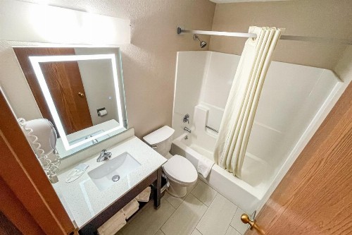 Super 8 by Wyndham Indianapolis Emerson - image 27