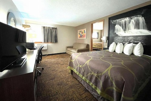Super 8 by Wyndham Indianapolis Emerson - image 9