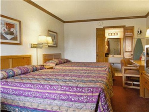 Indy Speedway Inn - image 2