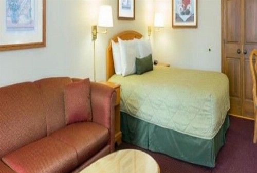 Indy Speedway Inn - image 6