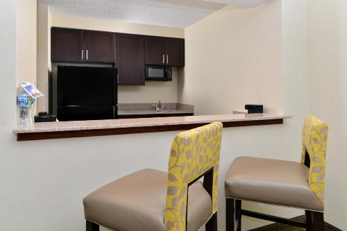 Holiday Inn Express Hotel & Suites Indianapolis W - Airport Area an IHG Hotel - image 10