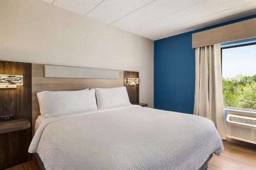 Holiday Inn Express Hotel & Suites Indianapolis W - Airport Area an IHG Hotel - image 17
