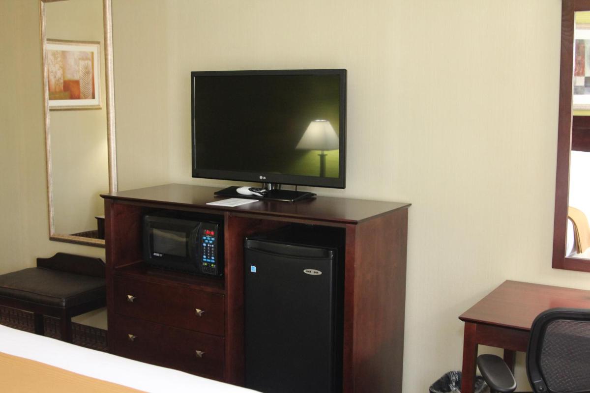 Holiday Inn Express Hotel & Suites Indianapolis W - Airport Area an IHG Hotel - image 5