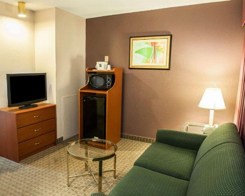 Quality Inn And Suites Indianapolis - image 19