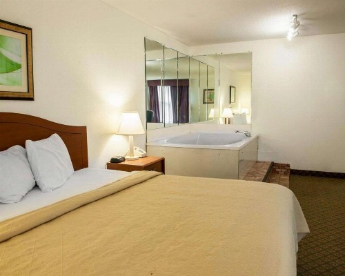 Quality Inn And Suites Indianapolis - image 9