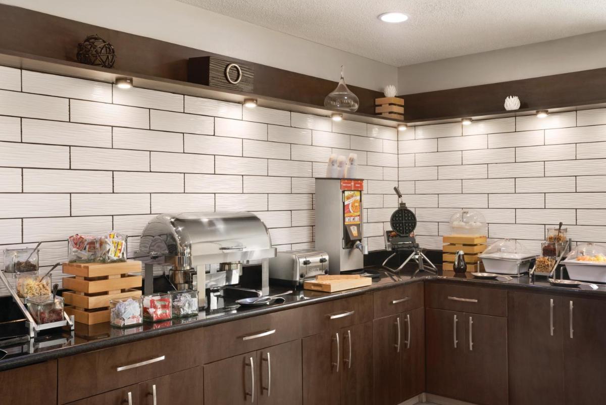 Country Inn & Suites by Radisson Indianapolis East IN - image 2