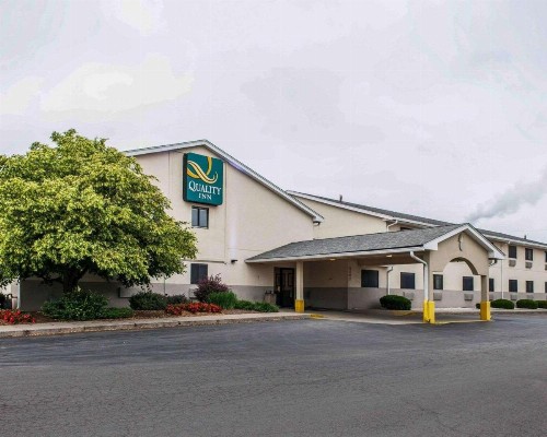 Quality Inn South - image 1