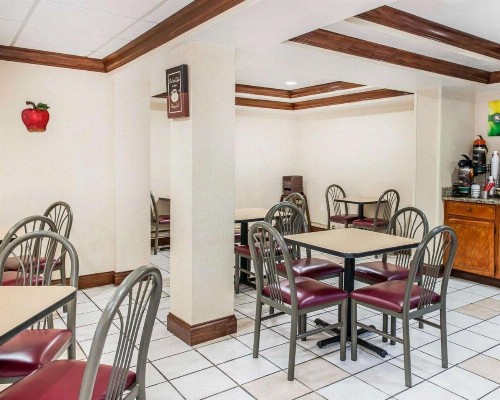 Quality Inn South - image 15