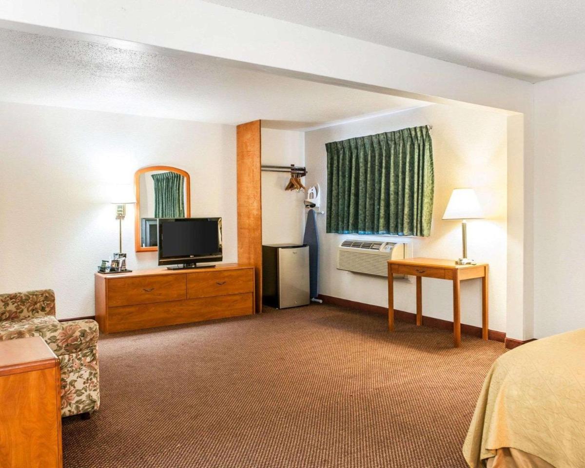 Quality Inn South - image 3