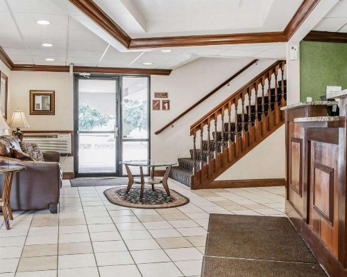 Quality Inn South - image 8