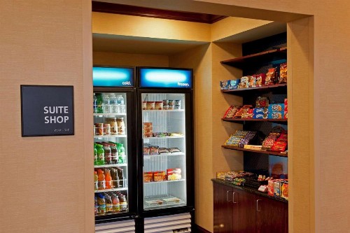 Hampton Inn & Suites Indianapolis-Airport - image 14
