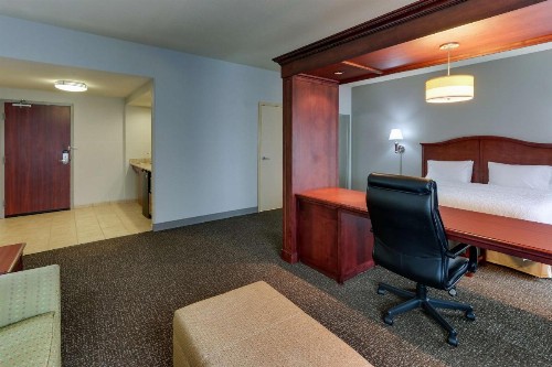 Hampton Inn & Suites Indianapolis-Airport - image 16