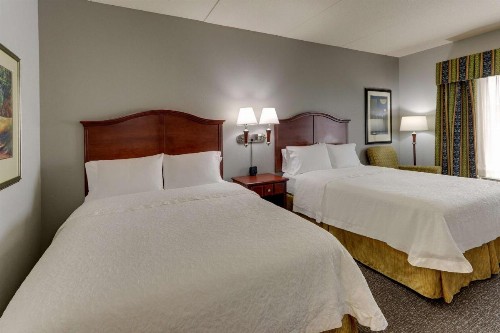 Hampton Inn & Suites Indianapolis-Airport - image 18
