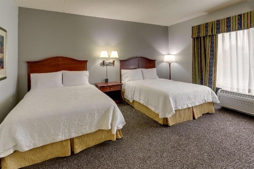 Hampton Inn & Suites Indianapolis-Airport - image 20