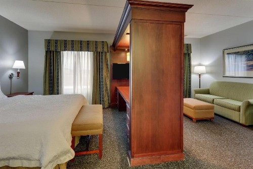Hampton Inn & Suites Indianapolis-Airport - image 25