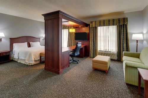 Hampton Inn & Suites Indianapolis-Airport - image 26