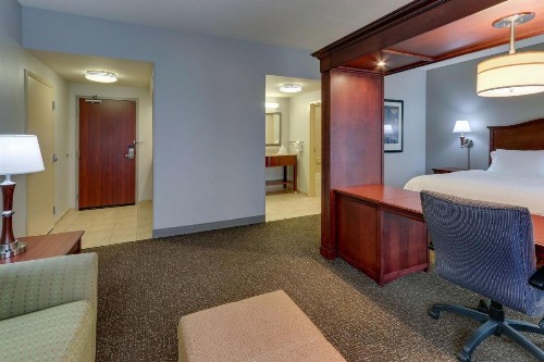Hampton Inn & Suites Indianapolis-Airport - image 29