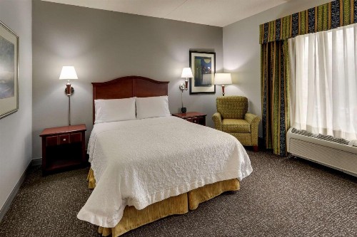 Hampton Inn & Suites Indianapolis-Airport - image 31