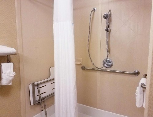 Hampton Inn & Suites Indianapolis-Airport - image 36
