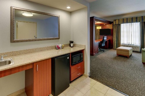 Hampton Inn & Suites Indianapolis-Airport - image 41