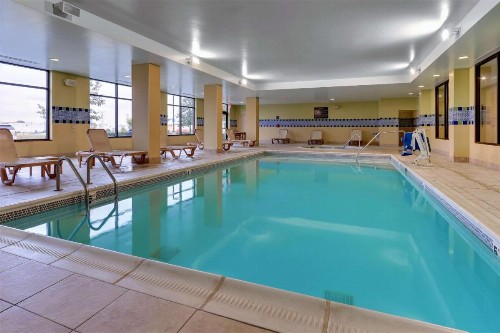 Hampton Inn & Suites Indianapolis-Airport - image 5