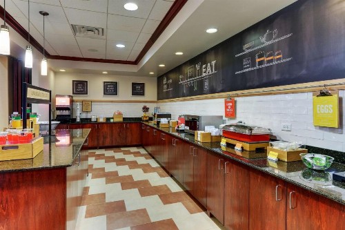 Hampton Inn & Suites Indianapolis-Airport - image 9