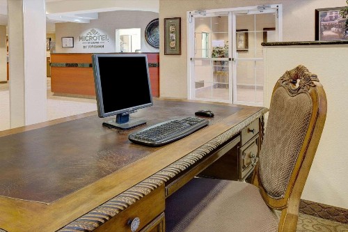 Microtel Inn & Suites by Wyndham Indianapolis Airport - image 12